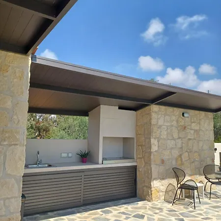 Melissa Hills * איה נאפה